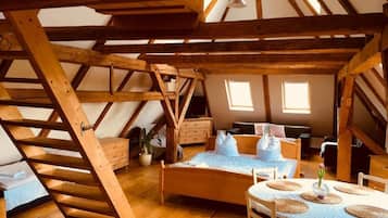 Family Duplex | Hypo-allergenic bedding, individually decorated, individually furnished