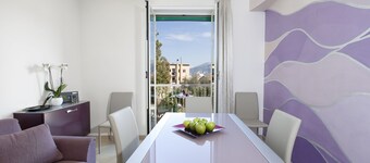 Estate4home- L'Onda Viola