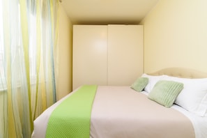3 habitaciones, camas con efecto memoria y muebles diferentes 