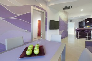 Televisión de pantalla plana de 50 pulgadas con canales por cable 