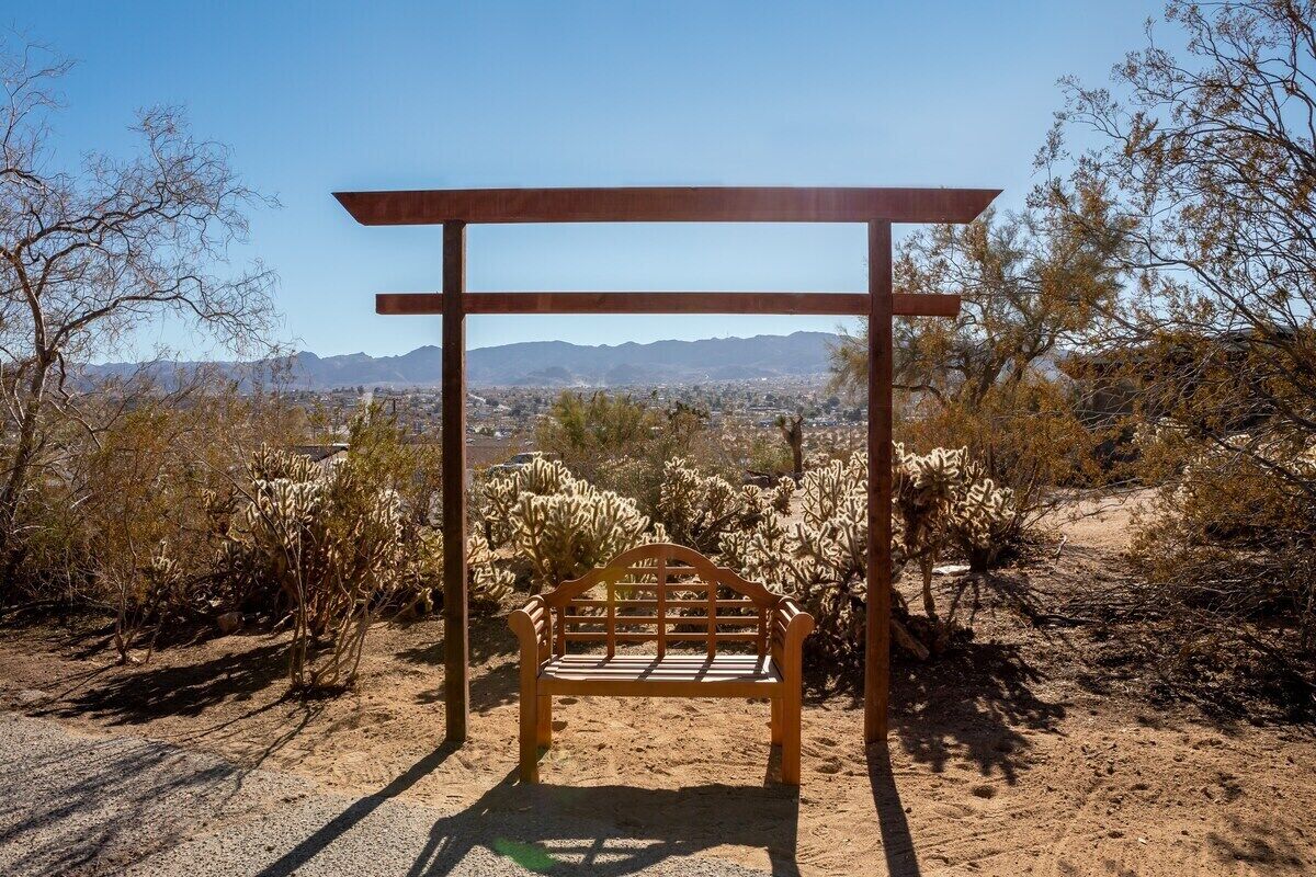 This house is a 2 bedroom(s), 1 bathrooms, located in Joshua Tree, CA.