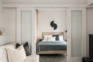 تلفزيون ذكي، برامج وأفلام نتفليكس، خدمات بث، مكتب