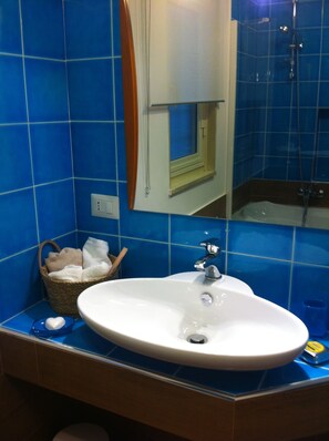 Dusche, Haartrockner, Bidet, Handtücher