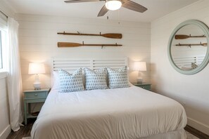 4 Schlafzimmer, Schreibtisch, Bügeleisen/Bügelbrett, Reisekinderbett