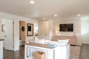 تلفزيون ذكي، تنس طاولة، كُتُب