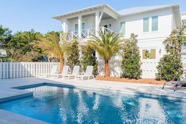 Een verwarmd zwembad