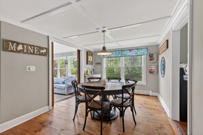 Dining - Steps to Dock Square & Gooch's Beach! Pets Welcome! (Kennebunk)