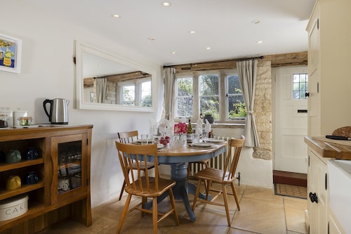 Primrose Cottage -  a cottage that sleeps 6 guests  in 3 bedrooms