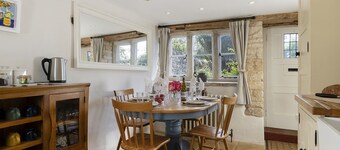 Primrose Cottage -  a cottage that sleeps 6 guests  in 3 bedrooms