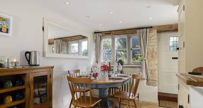 Primrose Cottage - a cottage that sleeps 6 guests in 3 bedrooms