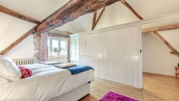 3 bedrooms, iron/ironing board, travel crib, WiFi