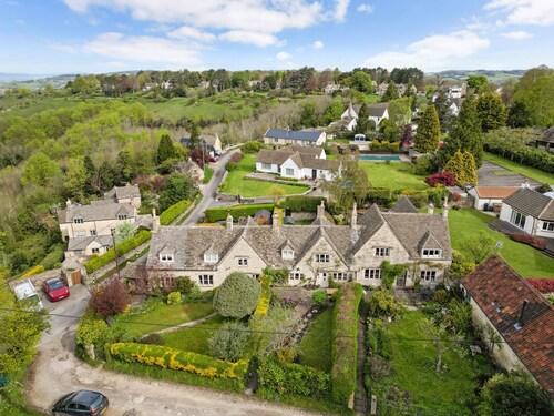 Three bedroom Grade II listed holiday cottage in the Cotswold - Primrose Cottage
