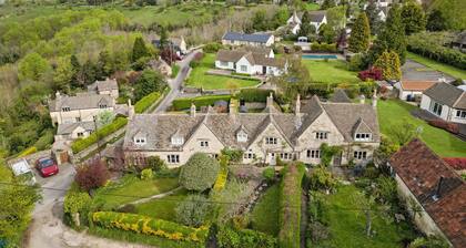 Three bedroom Grade II listed holiday cottage in the Cotswold - Primrose Cottage