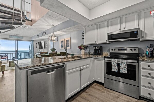 Coffee/tea maker, cookware/dishes/utensils