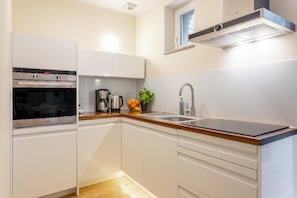 Kühlschrank, Ofen, Herdplatte, Toaster