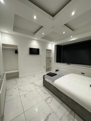 4 bedrooms, WiFi, bed sheets
