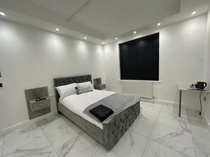 4 bedrooms, WiFi, bed sheets