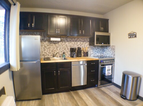 Papa Bear Cabin 1 - Community pool and hottub.