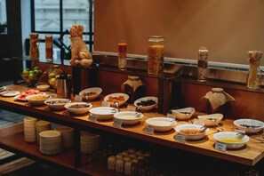 Desayuno bufé gratuito y diario