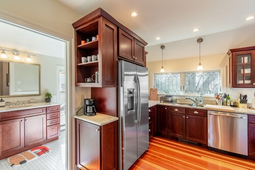 Historic Carriage House Next to Brown/RISD with Free Parking!