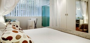2 habitaciones, escritorio, tabla de planchar con plancha y wifi