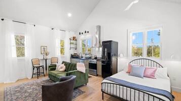 1 slaapkamer, een strijkplank/strijkijzer, wifi, beddengoed