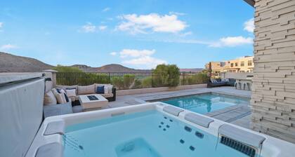 Luxurious House on the Golf Course - Private Pool & Spa - Rooftop Fire Pit