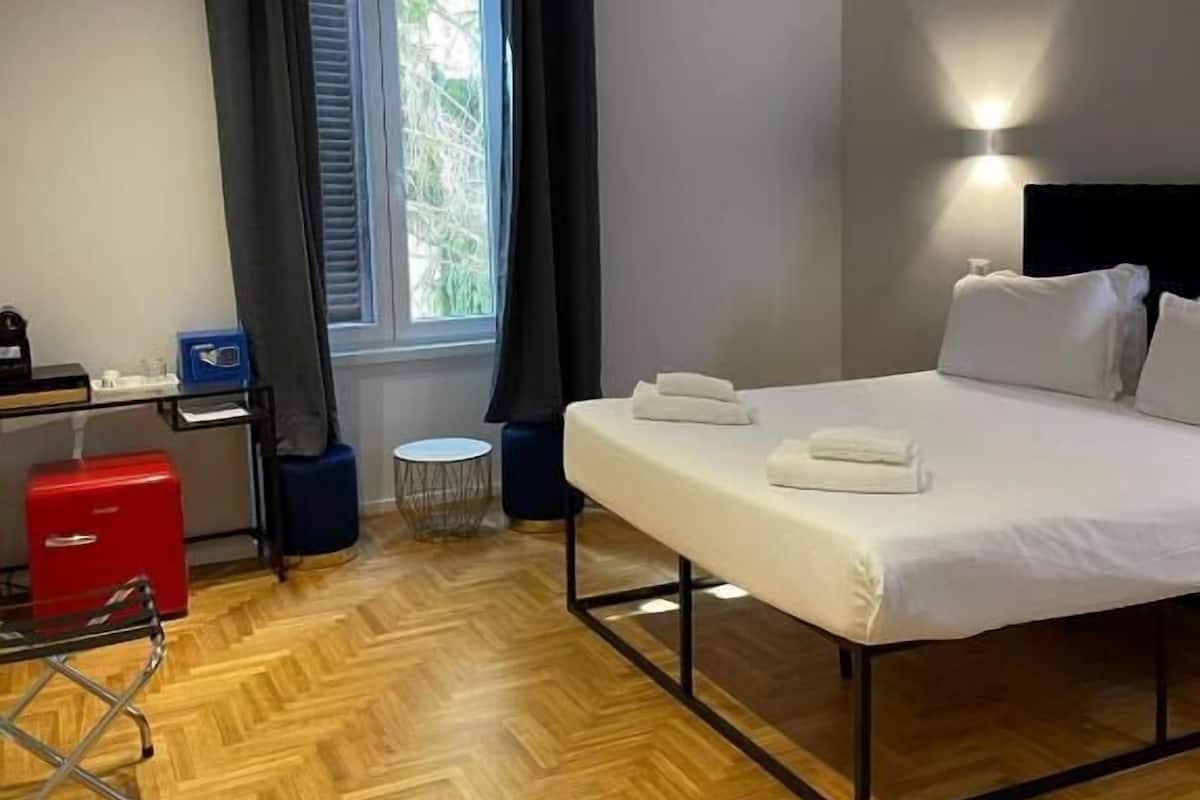 Premium kamer | 1 slaapkamer, een minibar, een kluis op de kamer, een bureau