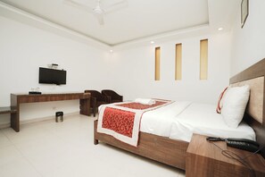 Familierom | Skrivebord for bærbar PC, lydisolert og strykejern/-brett