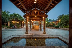 Outdoor pool - Chaohu Fragrant Hotspring Spa Resort (He County)