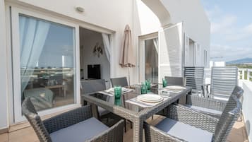 屋外ダイニングエリア