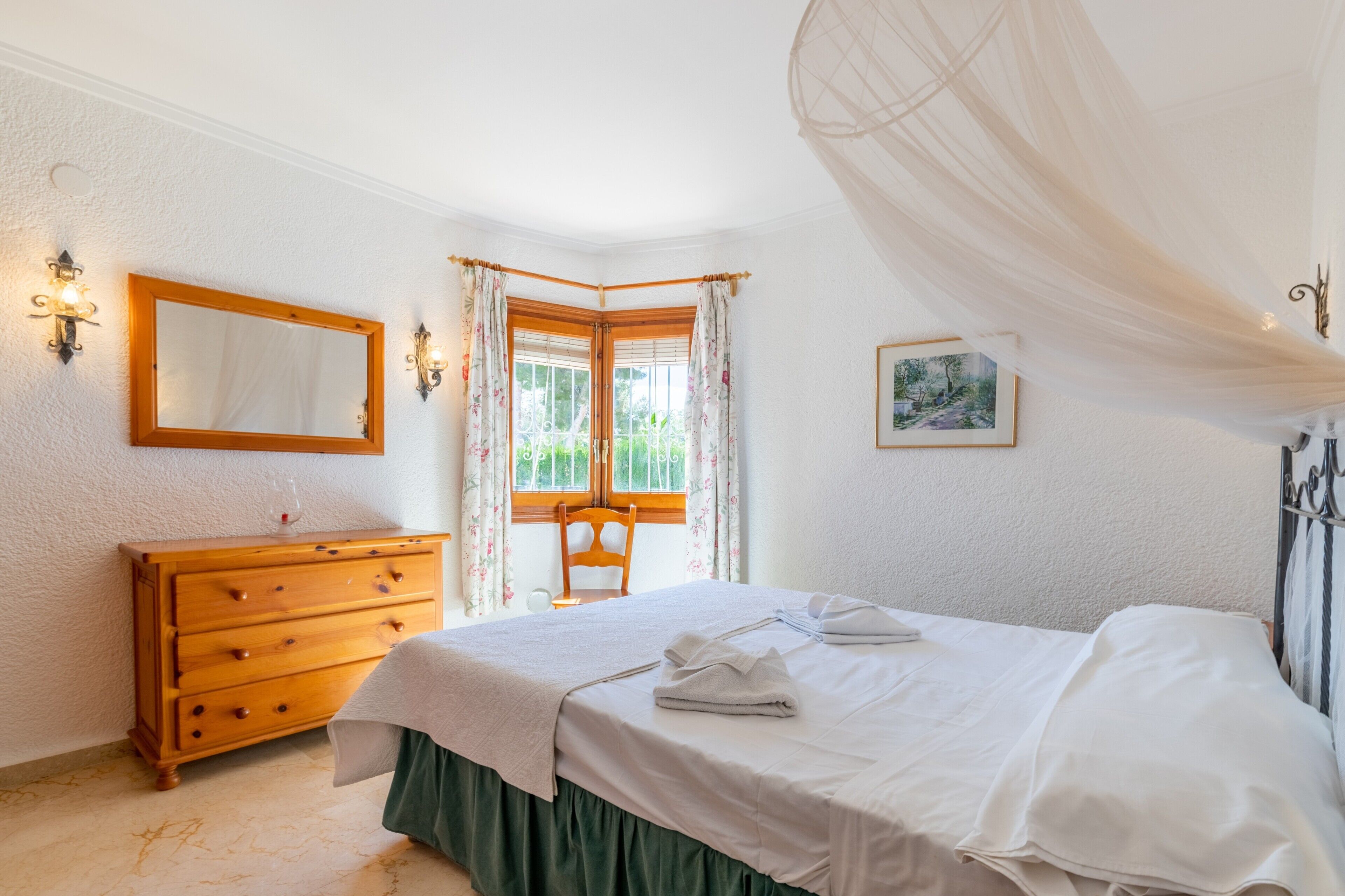 4 chambres, fer et planche à repasser, accès au Wi-Fi (inclus)