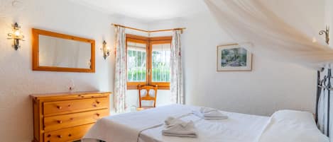 4 habitaciones, tabla de planchar con plancha y wifi gratis