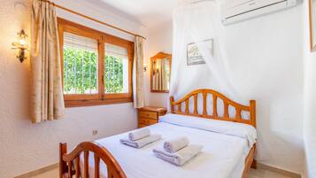 4 chambres, fer et planche à repasser, Wi-Fi gratuit, draps fournis