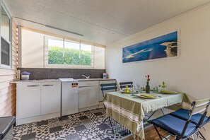 Dining - "Mobilhome Bord De Mer Gujan Mestras" with Shared Pool, Private Terrace & A/C (GUJAN-MESTRAS)