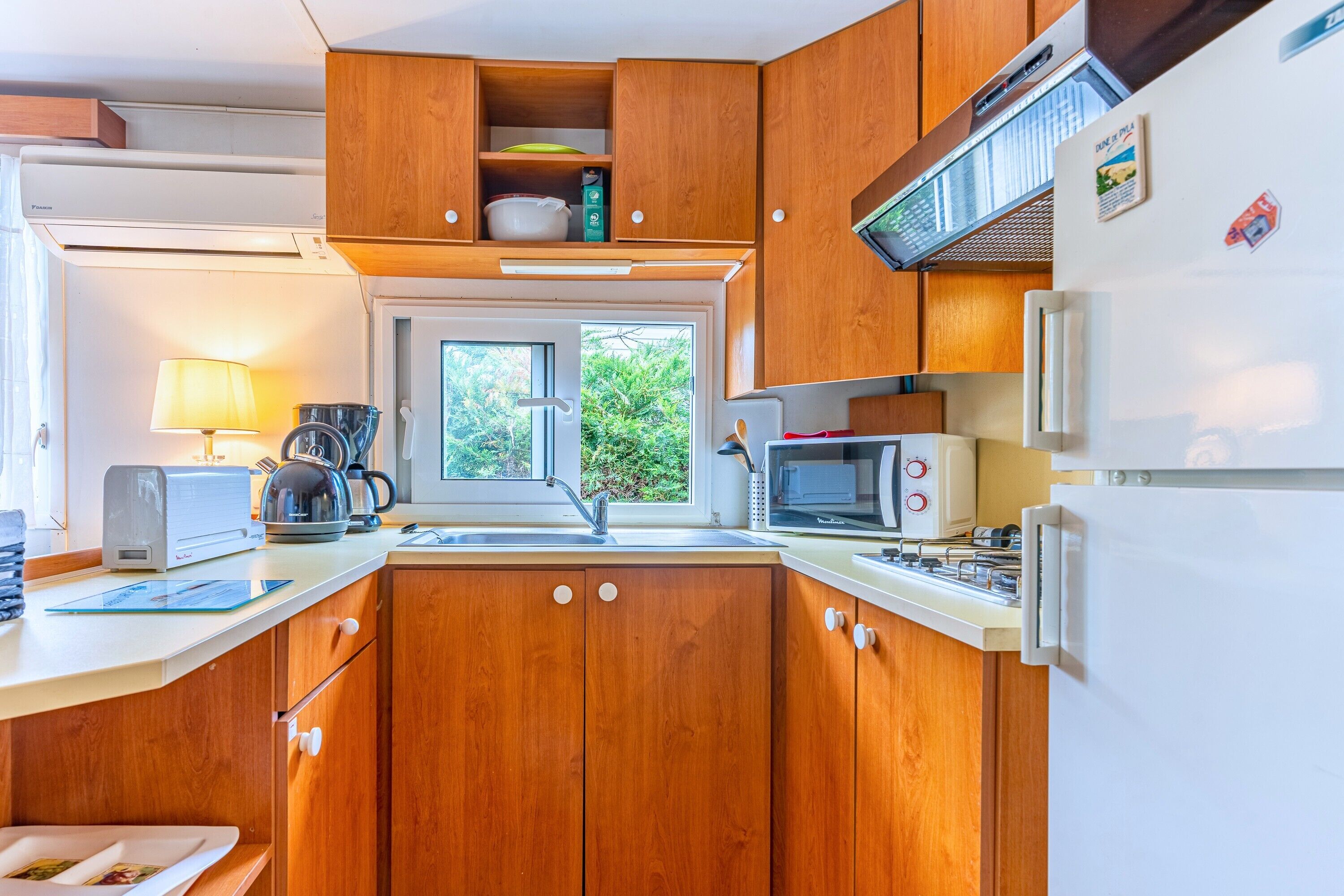 Refrigerador, microondas, parrilla de estufa y lavavajillas 