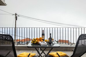 تناول الطعام بالخارج