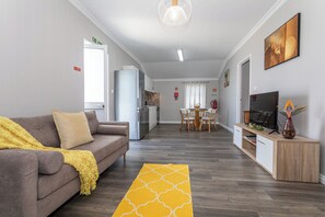 TV - Oasis Fonte Grande 1 Apartment with Sea View, Private Terrace and Wi-Fi (Ponta Delgada)