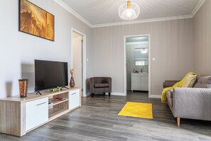 TV - Oasis Fonte Grande 1 Apartment with Sea View, Private Terrace and Wi-Fi (Ponta Delgada)