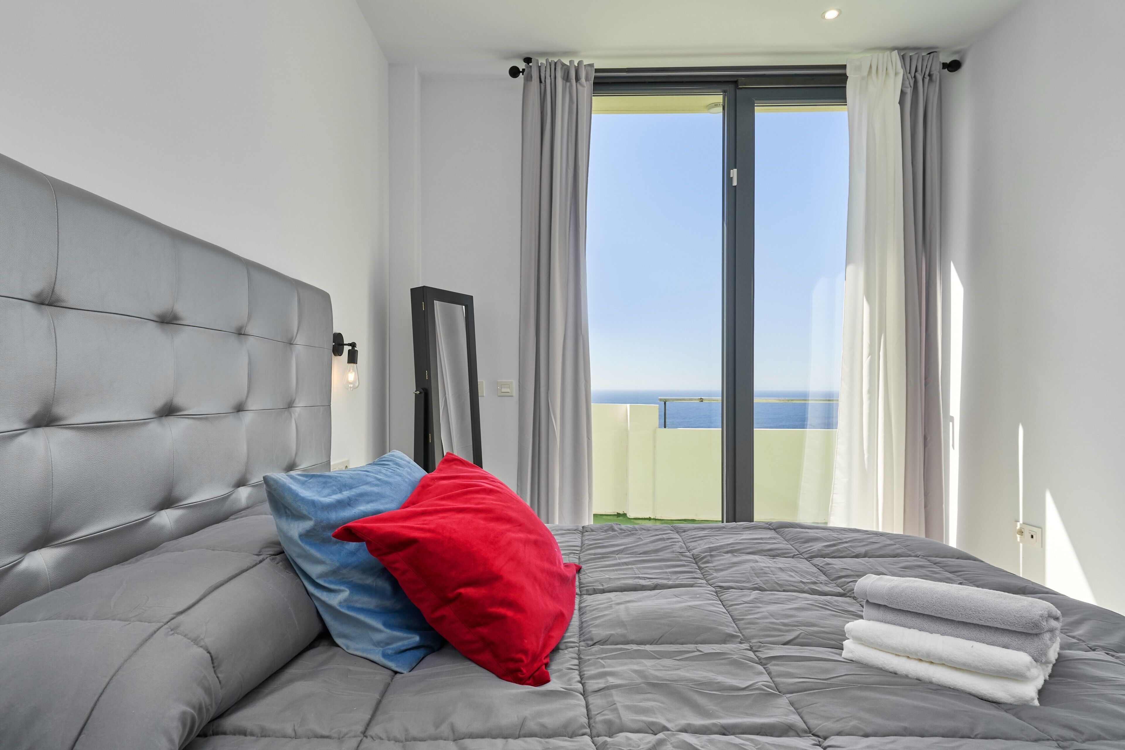 6 slaapkamers, een strijkplank/strijkijzer, gratis wifi, beddengoed