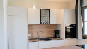 Kühlschrank, Ofen, Herdplatte, Geschirrspüler