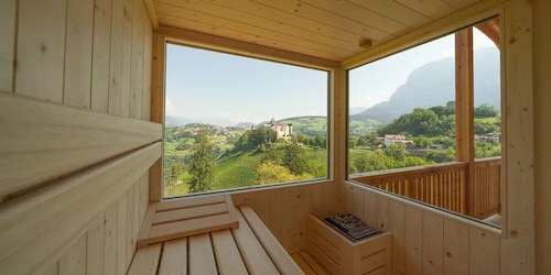 Apartment "Schlosshof Himml" with Mountain View, Private Terrace & Wi-Fi