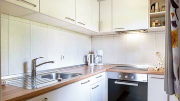 Frigorifero, forno, piano cottura, lavastoviglie