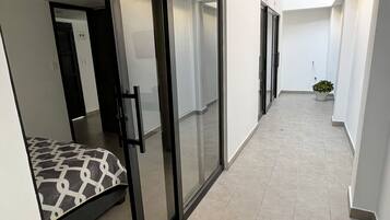 1 slaapkamer, een bureau, wifi, beddengoed