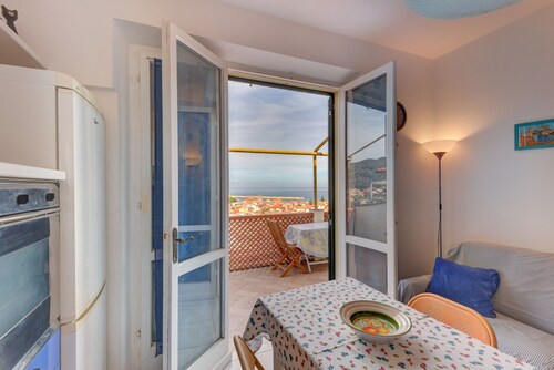 Ferienhaus 'Appartamento Belvedere' mit Meerblick, privater Terrasse und WLAN