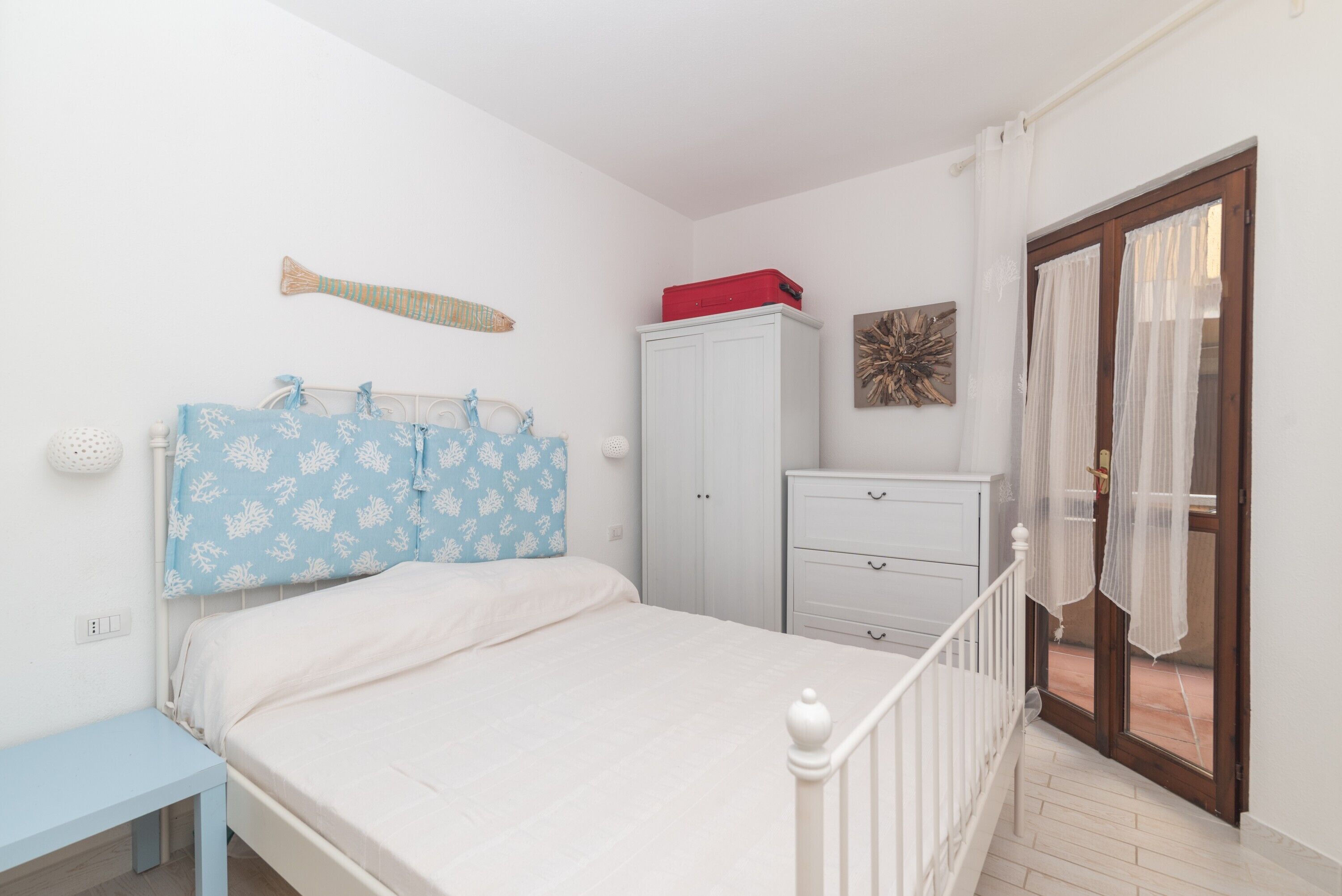 1 camera, ferro/asse da stiro, lenzuola