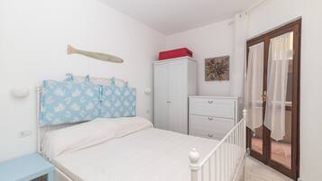 1 camera, ferro/asse da stiro, lenzuola