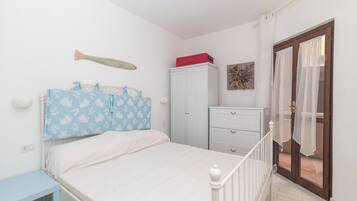 1 makuuhuone, silitysrauta/-lauta, vuodevaatteet