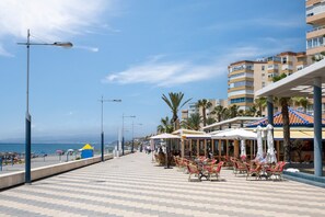 Outdoor dining - Holiday Home "Beachfront Bungalow" with Sea View, Private Terrace & Wi-Fi (Torrox Costa)