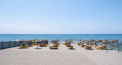 Ferienhaus "Beachfront Bungalow" mit Meerblick, Privater Terrasse und WLAN